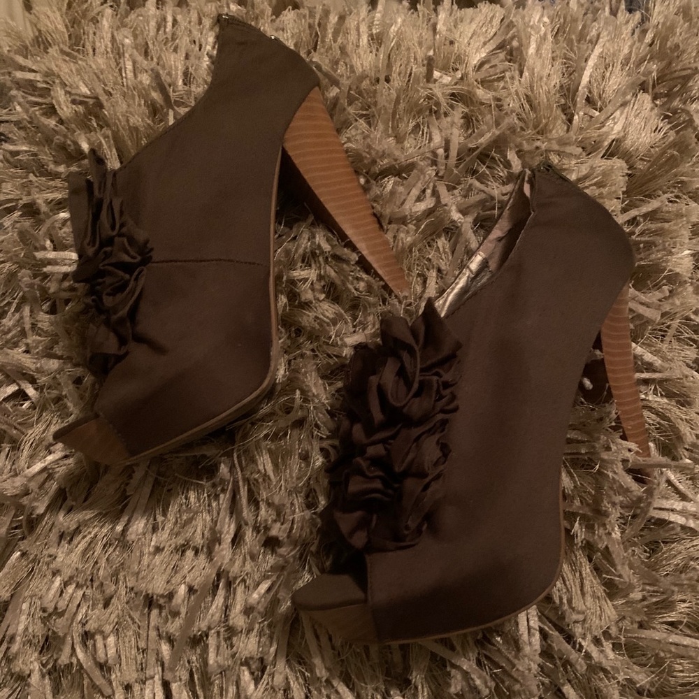 Charlotte Russe Olive green ruffle heels